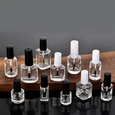 Tyhjät kynsilakkapullot